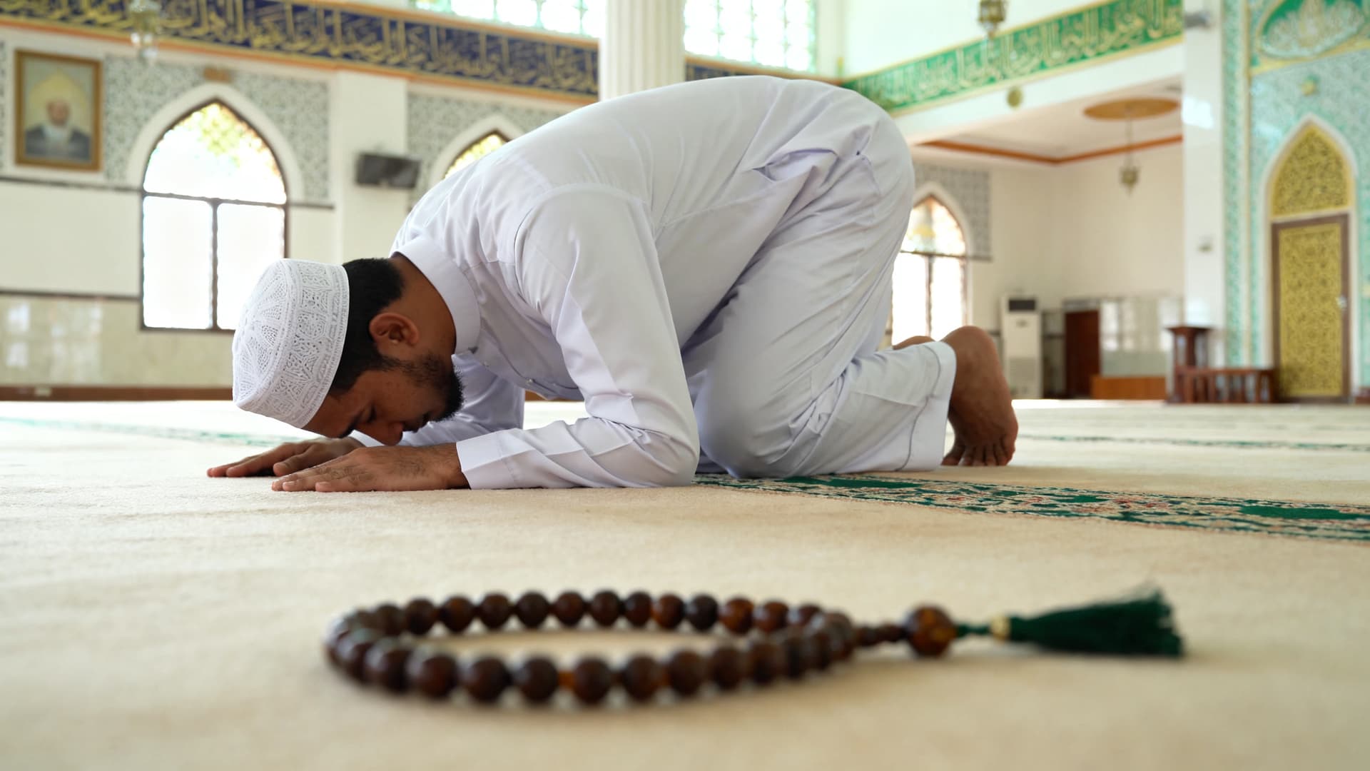 Solat Tasbih: Niat & Panduan Menunaikannya Lengkap 2026